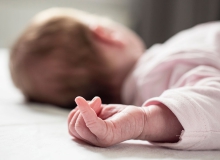lifestyle newborn fotograaf delft babyvingers
