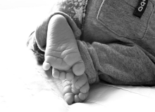 lifestyle newborn fotograaf delft babyvoetjes