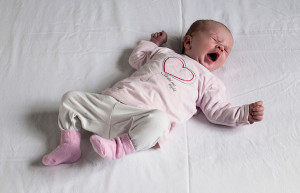 newbornfotografie Delft: baby gaapt