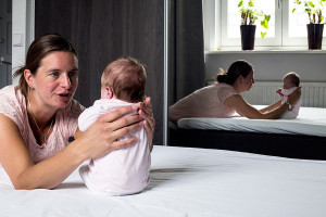 newbornfotografie Delft: baby en mama