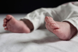 newbornfotografie Delft: babyvoeten