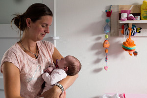 newbornfotografie Delft: baby en mama