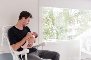 lifestyle newborn fotograaf papa en baby