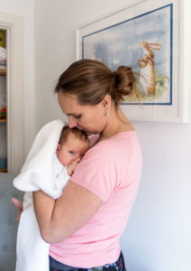 lifestyle fotograaf newborn Delft mama en baby