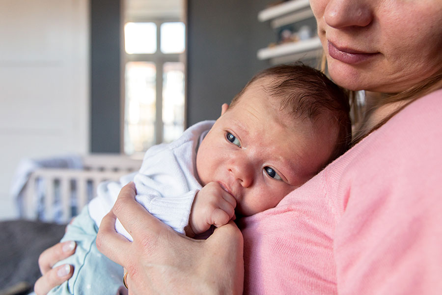 lifestyle newborn fotograaf Delft kraamreportage