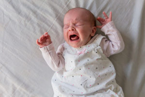 lifestyle newborn fotografie berkel baby huilt