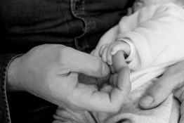 newborn fotograaf Delft babyhandjes