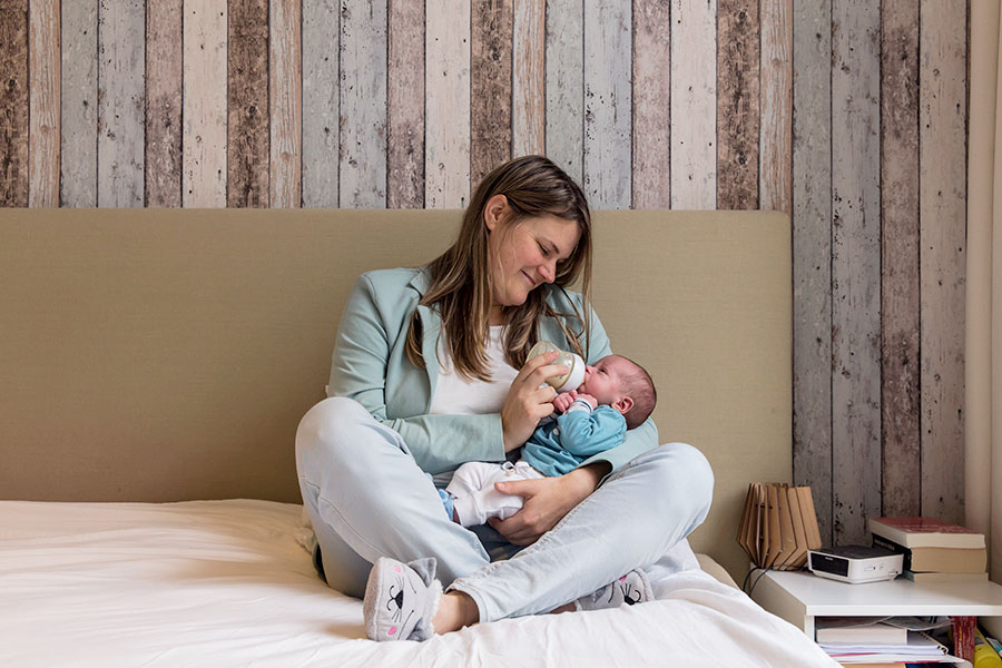 lifestyle newbornfotografie den haag fles