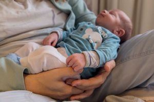 lifestyle newbornfotografie den haag babyhandje