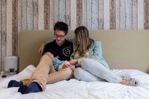 lifestyle newbornfotografie den haag baby met ouders