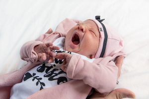 lifestyle newbornfotograaf pijnacker baby gaapt
