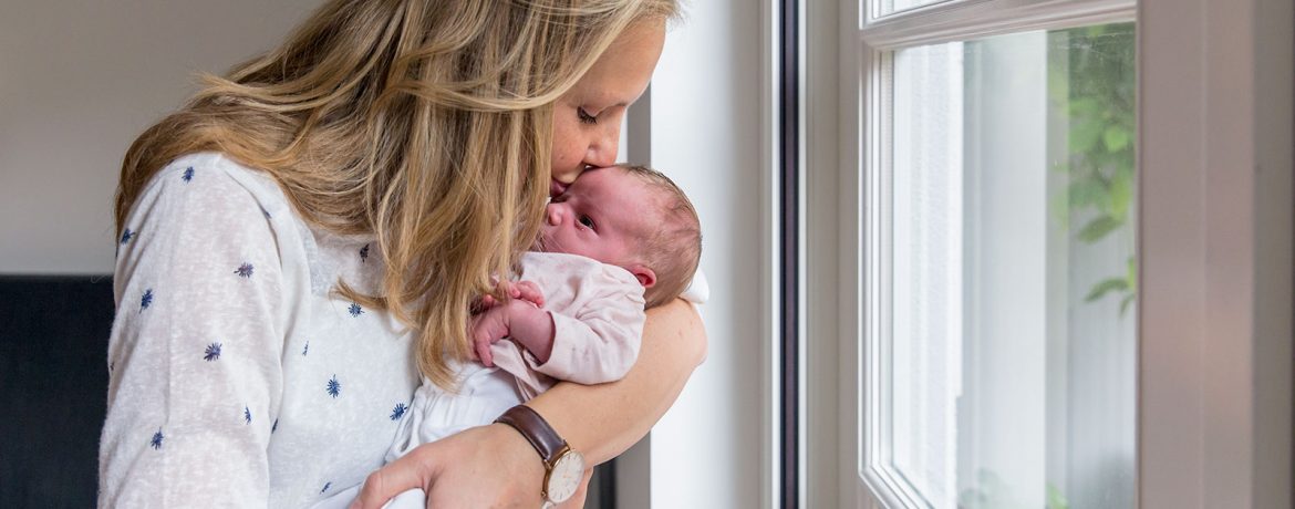 lifestyle newbornfotograaf amsterdam baby en mama