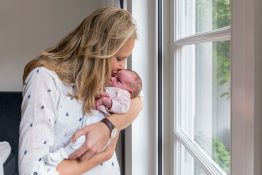lifestyle newbornfotograaf amsterdam baby en mama