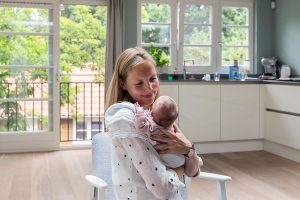 lifestyle newbornfotograaf amsterdam baby en mama