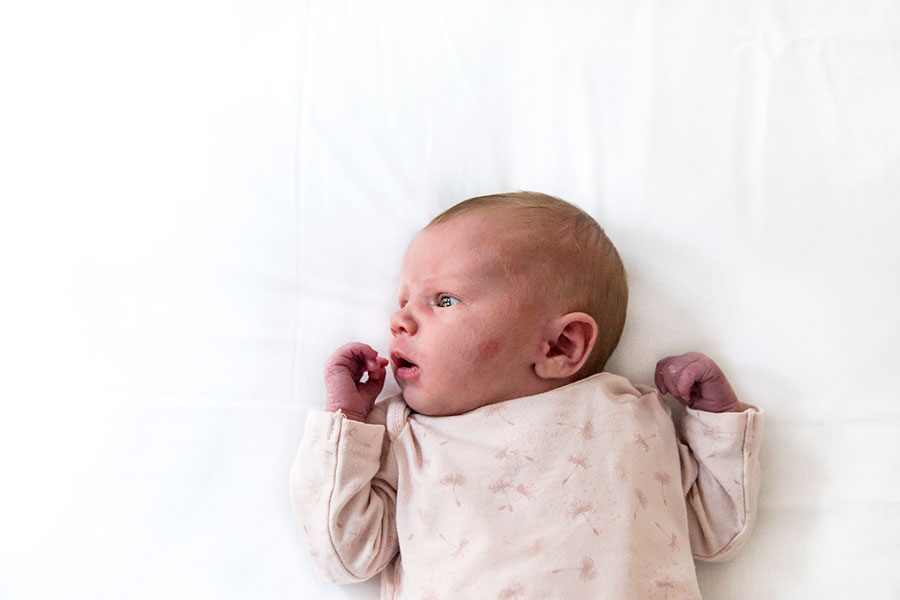 lifestyle newbornfotograaf amsterdam baby