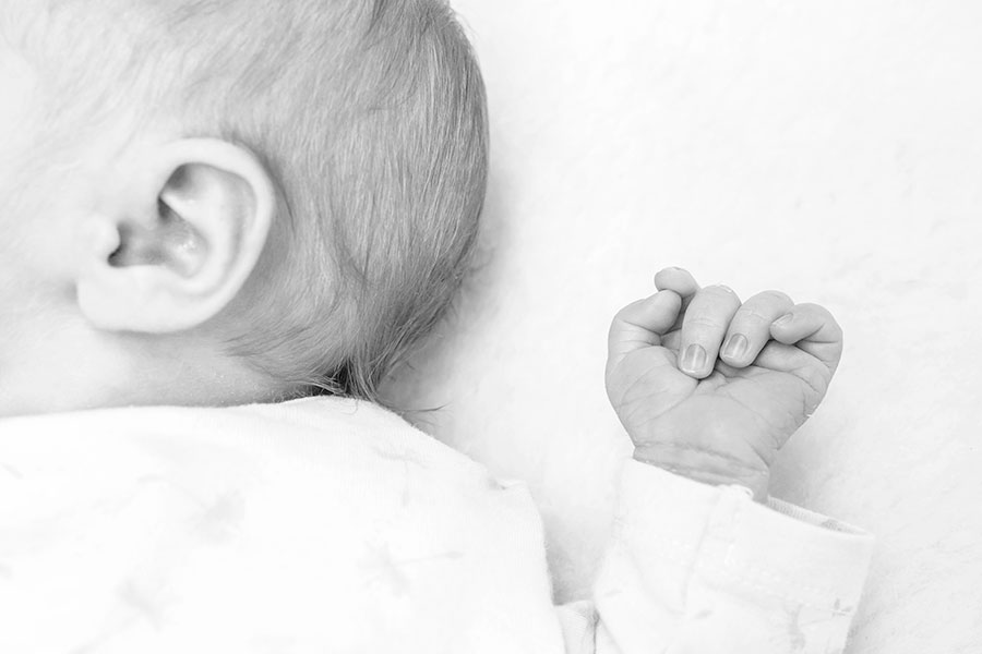 lifestyle newbornfotograaf amsterdam babyhandje
