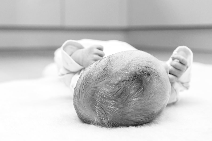 lifestyle newbornfotograaf amsterdam babyhaar