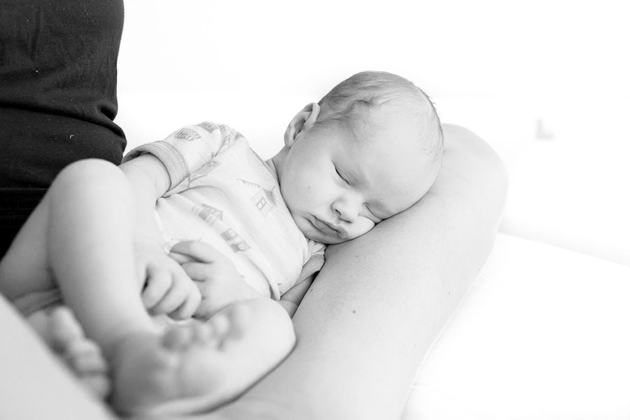 lifestyle newbornfotograaf Delft baby