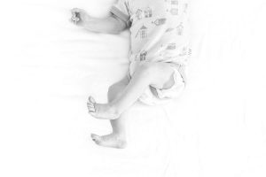 lifestyle newbornfotograaf Delft voetjes
