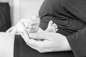 lifestyle newbornfotograaf Delft voetjes