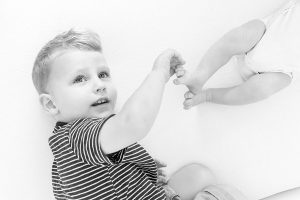 lifestyle newborn fotografie Delft grote broer