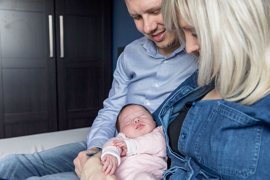 lifestyle newbornshoot baby